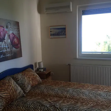 Apartment Beachfront Apartman *